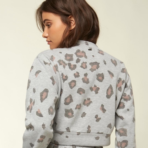 O'Neil. 'Novie' Lepoard Fleece Sweater. Size Medium. - Picture 3 of 13